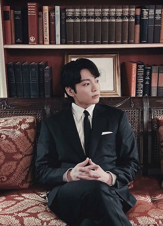 '4060만 팔로워' 방탄소년단 정국, 하루에 21개 폭풍 '인꾸'..전세계 실트 1, 2위 점령