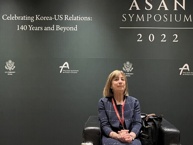 웬디 커틀러 전 미국 무역대표부(USTR) 부대표가 3일 오전 서울의 한 호텔에서 기자회견을 하고 있다.