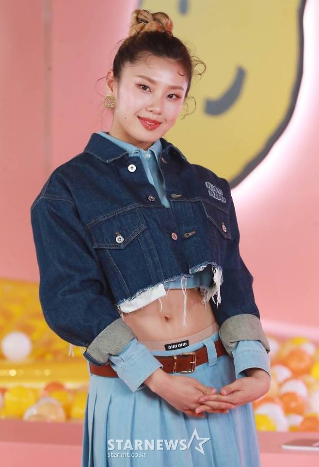 안무가 리정이 3일 오전 서울 성수동 한 카페에서 진행된 JTBC 예능 '플라이 투 더 댄스' 제작발표회에 참석해 포즈를 취하고 있다.  국내 가장 핫한 댄서들이 스트릿 댄스의 본고장인 미국에서 펼치는 댄스 버스킹 리얼리티 '플라이 투 더 댄스'는 오늘(3일) 첫 방송된다. /2022.06.03 /사진=이동훈 기자 photoguy@