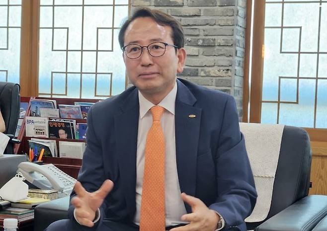 북항 재개발 사업시행자인로 개발계획을 설명 중인 강준석 BPA 사장 ⓒ데일리안