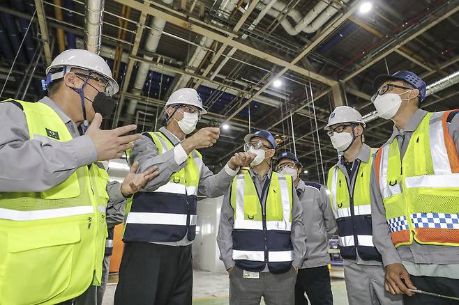 Roberto Rampel, president and CEO of GM Korea, visits the company’s Bupyeong plant. (GM Korea)