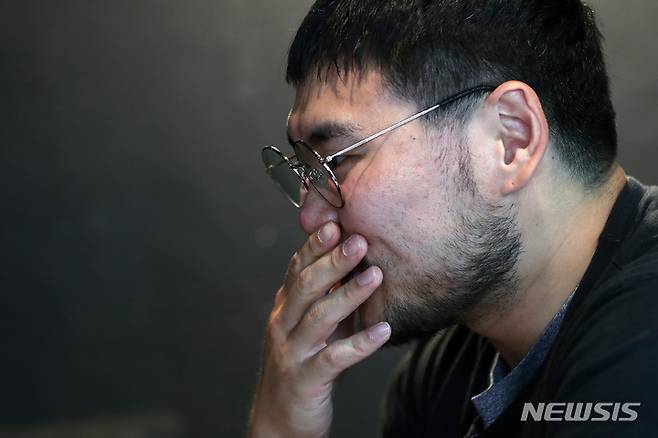 [서울=뉴시스] 백동현 기자 = 배우 한상조가 지난 24일 오후 서울 마포구 한 카페에서 뉴시스와 인터뷰하고 있다. 2022.05.29. livertrent@newis.com