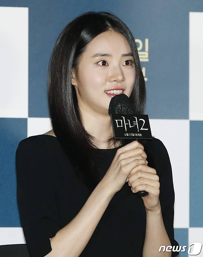 배우 신시아가 7일 서울 용산 cgv에서 열린 영화 '마녀 Part2. The Other One'(마녀2) 언론 시사회 및 기자간담회에서 인사말을 하고 있다. ‘마녀2’(감독 박훈정)는 초토화된 비밀연구소에서 홀로 살아남아 세상 밖으로 나오게 된 소녀 앞에 각기 다른 목적으로 그를 쫓는 세력들이 모여들면서 벌어지는 일을 그린 액션 영화이다. 2022.6.7/뉴스1 © News1 권현진 기자