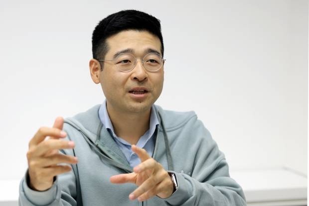 김동호 한국신용데이터 대표가 자영업자 매출 관리 서비스 '캐시노트'를 설명하고 있다. 허문찬 기자 sweat@hankyung.com