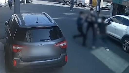 지난달 10일 오후 대구 동구 한 골목길에서 남성이 흉기 난동을 벌여 경찰에 제압됐다./사진=대한민국 경찰청 페이스북