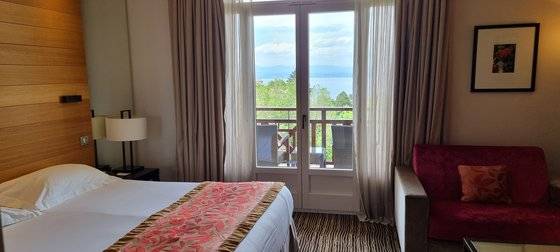 프랑스 에비앙 리조트의 루아얄 호텔 객실.