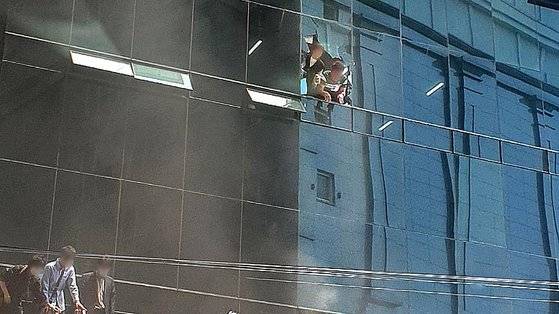 대구변호사 사무실 화재 현장에서 숨진 2명의 복부에 자상, 용의자 인근에는 흉기→일반 사무실에서 사용하는 흉기가 아니다. 5