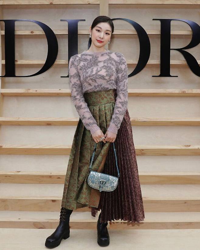 지난 4월 30일 한복풍 스커트와 스웨터를 입고 디올 행사에 참여한 김연아. (사진=디올 공식인스타그램 캡쳐)