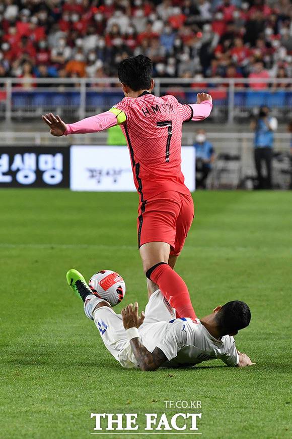 하지만 더욱 거칠어진 반칙.