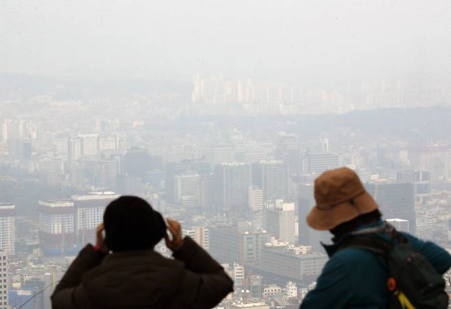 서울 아파트시장이 안개낀 도심처럼 관망세가 짙어지고 있다. [한형주 기자]