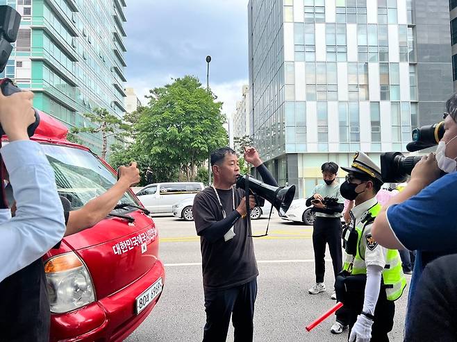 서울의소리 집회에 반발하는 김상진 신자유연대 대표 [촬영 이승연]
