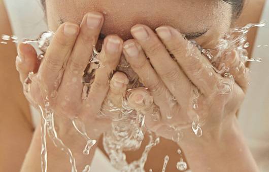 스마일라식은 수술 다음 날부터 세수할 수 있다｜출처:게티이미지 뱅크