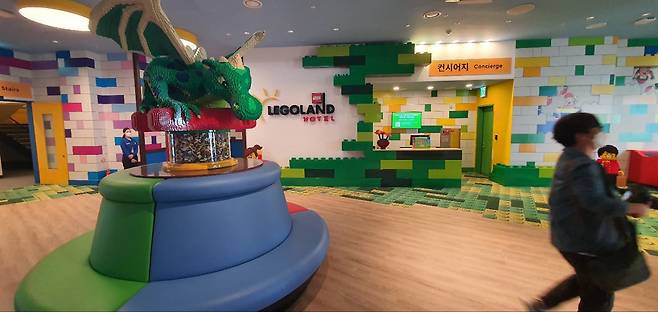 레고랜드 호텔 1층 라운지. [신소연 기자]