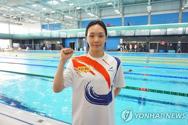 수영 국가대표팀 김서영 (서울=연합뉴스) 16일(현지시간) 2022 국제수영연맹(FINA) 세계선수권대회가 열리는 헝가리 부다페스트에서 수영 국가대표팀 김서영이 기념 촬영하고 있다. 2022.6.17 [올댓스포츠 제공. 재판매 및 DB 금지] photo@yna.co.kr