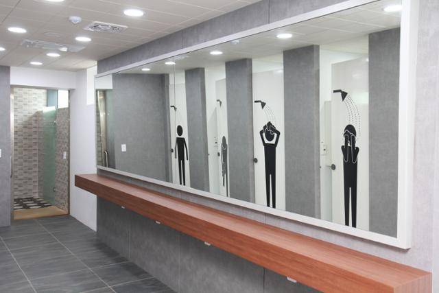 빙계 얼음골 야영장의 최신 개별식 샤워 시설. 박상은 기자