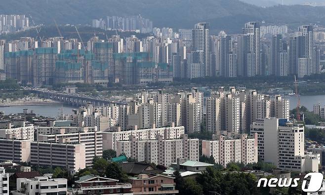 서울 남산에서 바라본 아파트단지 모습. 2022.6.16/뉴스1 © News1 박세연 기자