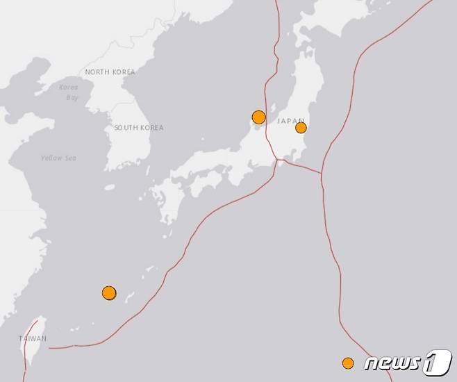 19일 미국 지질조사국(USGS)이 제공한 일본 지진 발생 지역. 이날 하루동안 총 5곳에서 규모 4.5~5.5 지진이 발생했다. (USGS 화면 갈무리) 2022.06.19 © 뉴스1