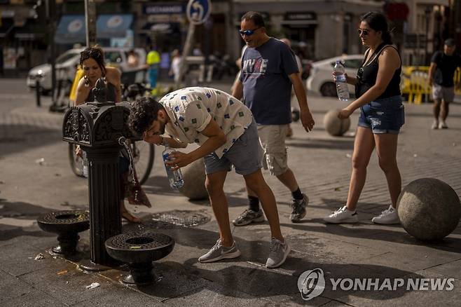 지구촌 곳곳이 빠르게 찾아온 이상 고온으로 시름하고 있다 [AP 연합뉴스 자료사진. 재판매 및 DB 금지]