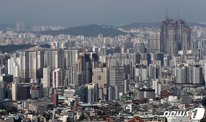 서울 남산에서 바라본 시내 전경. 2022.6.16/뉴스1 © News1 박세연 기자