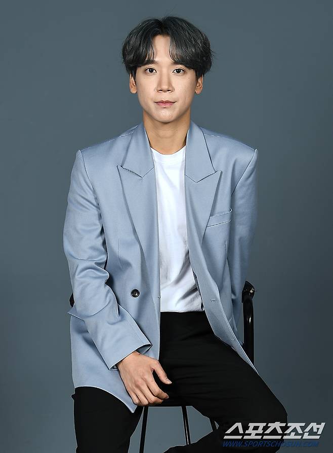 가수 김찬호가 16일 스포츠조선과의 인터뷰에 앞서 포즈를 취하고 있다. 박재만 기자 pjm@sportschosun.com/2022.06.16/