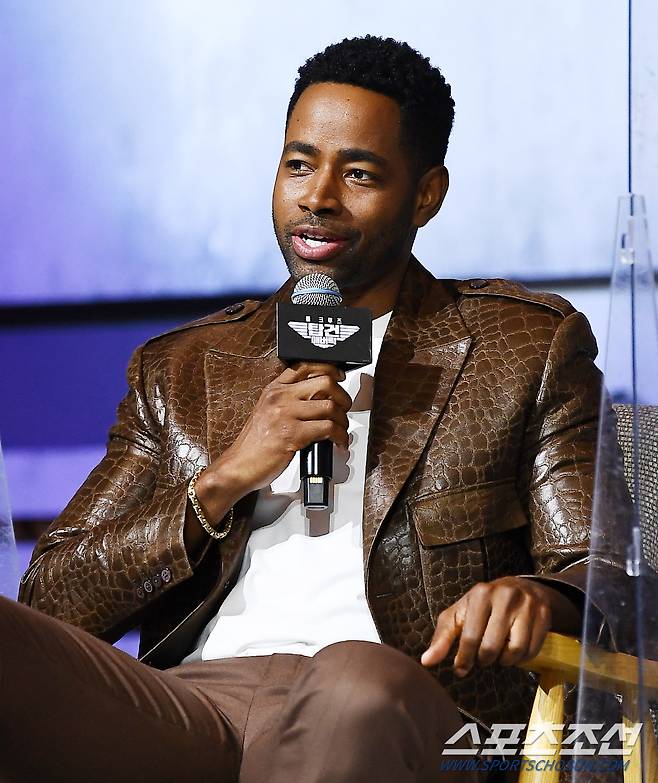 영화 '탑건: 매버릭' 프레스 컨퍼런스가 20일 서울 송파구 잠실동 롯데호텔월드 크리스탈볼룸에서 열렸다. 배우 제이 엘리스가 인터뷰를 하고 있다. 잠실동=박재만 기자 pjm@sportschosun.com/2022.06.20/