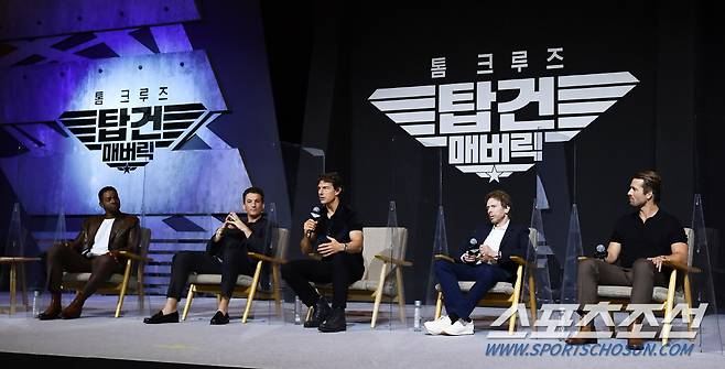 영화 '탑건: 매버릭' 프레스 컨퍼런스가 20일 서울 송파구 잠실동 롯데호텔월드 크리스탈볼룸에서 열렸다. 배우 톰 크루즈가 인터뷰를 하고 있다. 잠실동=박재만 기자 pjm@sportschosun.com/2022.06.20/