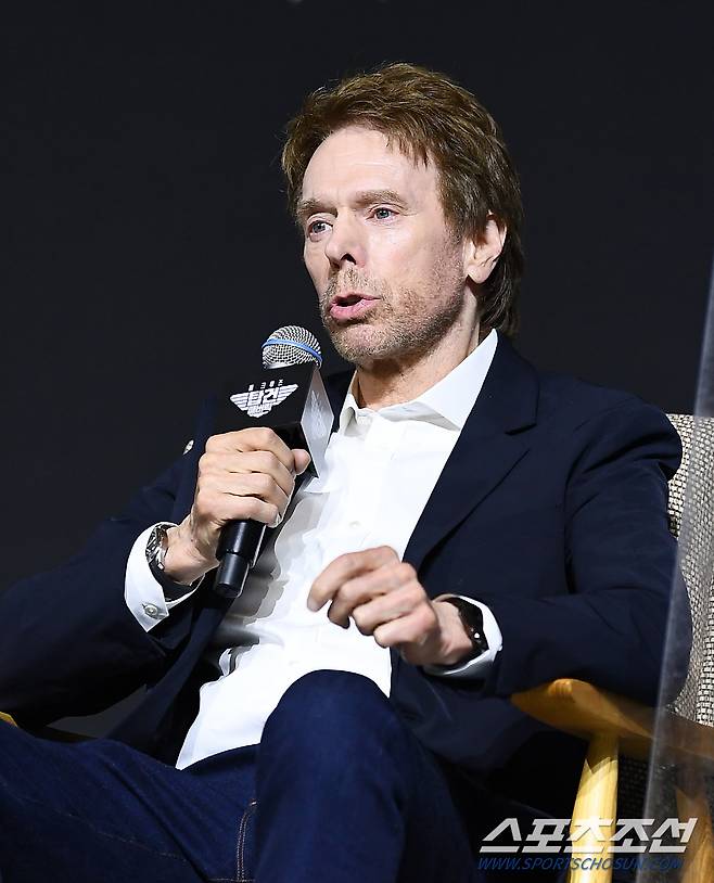 영화 '탑건: 매버릭' 프레스 컨퍼런스가 20일 서울 송파구 잠실동 롯데호텔월드 크리스탈볼룸에서 열렸다. 제작자 제리 브룩하이머가 인터뷰를 하고 있다. 잠실동=박재만 기자 pjm@sportschosun.com/2022.06.20/