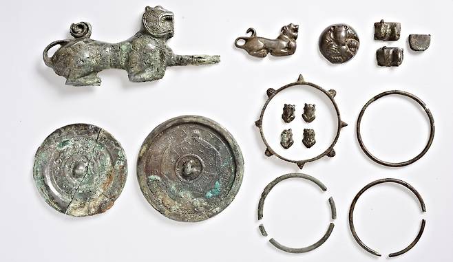 탑동 21-3,4번지 유적 목관묘 출토유물