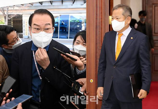 (사진 왼쪽부터) 권영세 통일부 장관, 이상민 행정안전부 장관 (사진=이데일리 방인권 기자)