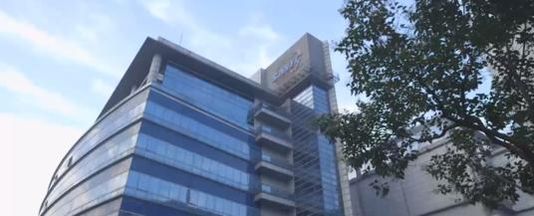 중국 상하이의 푸둥에 위치한 중국 최대 반도체 위탁생산(파운드리) 업체인 SMIC 본사.  SMIC 제공