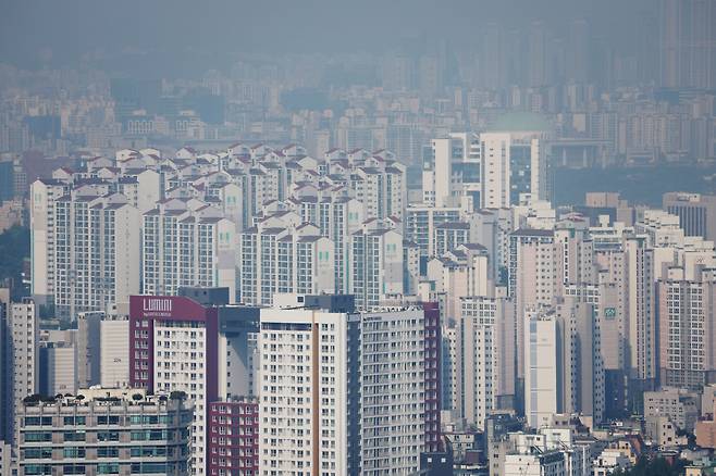 21일 남산에서 바라본 서울시내 아파트 단지. [연합]