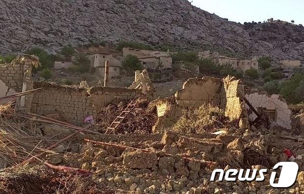 22일 새벽 아프가니스탄 동남부에서 발생한 규모 6..1지진 피해 상황. © 뉴스1 (트위터 갈무리)