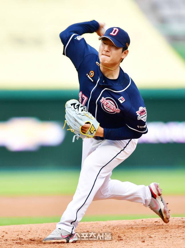 두산 우완투수 곽빈이 22일 인천SSG랜더스필드에서 열린 2022프로야구 SSG랜더스와 두산베어스의 경기에서 선발로 나서 역투하고 있다. 문학 | 강영조기자kanjo@sportsseoul.com