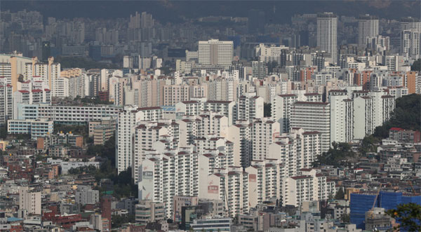정부의 `6·21 부동산 대책` 가운데 `상생임대인` 혜택에 집주인들의 관심이 집중되고 있다. 사진은 서울 강북의 아파트 전경.  [매경DB]