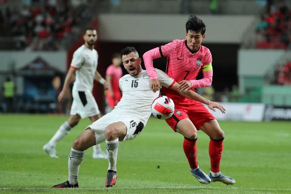 쿠팡플레이가 다음달 13일 펼쳐지는 '팀 K리그 대 토트넘' 경기와 다음달 16일 '토트넘 대 세비야 FC' 경기에 참여할 에스코트 키즈를 선발한다. /사진=뉴스1