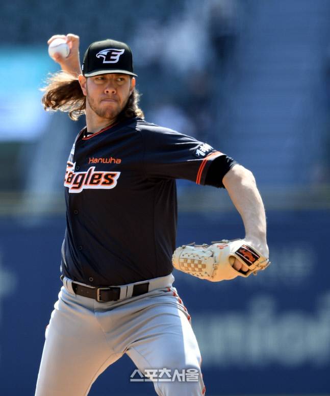 한화 선발투수 킹험이 지난 4월 3일 잠실구장에서 열린 2022 KBO리그 두산과 경기에서 역투하고 있다. 잠실 | 최승섭기자 thunder@sportsseoul.com