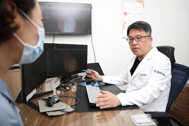 　◇이형돈 센터장이 검진 결과에 대해 설명하고 있다.