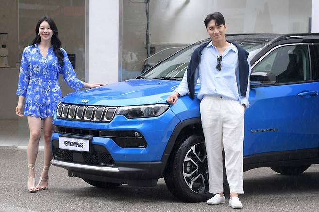 지프가 23일 서울 성수동 까페 센느에서 신차발표회를 열고 콤팩트 SUV 뉴 컴패스를 출시했다. 김민수 기자