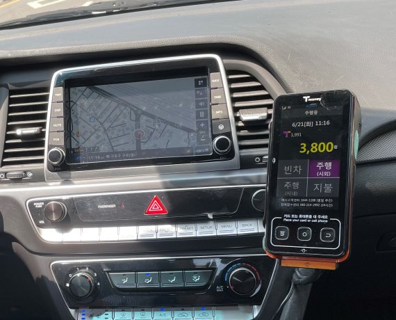 위성위치추적장치(GPS) 기반 택시 앱 미터기. 서울시 제공