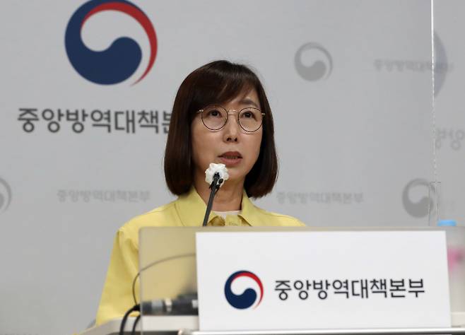 백경란 질병관리청장이 22일 오후 충북 청주시 흥덕구 오송읍 질병관리청에서 원숭이두창 의심 환자 발생 및 양성 확진에 따른 대응 조치를 발표하고 있다./사진=뉴스1