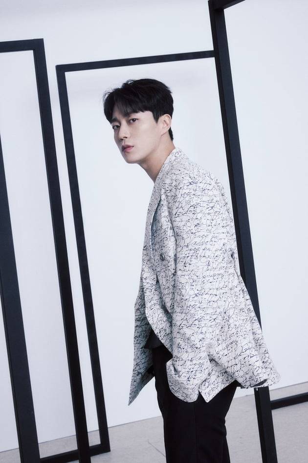 윤두준./사진제공=어라운드어스