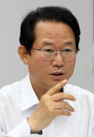 [이데일리 방인권 기자] 류성걸 국민의힘 의원이 22일 국회 의원회관에서 이데일리와 인터뷰를 하고 있다.