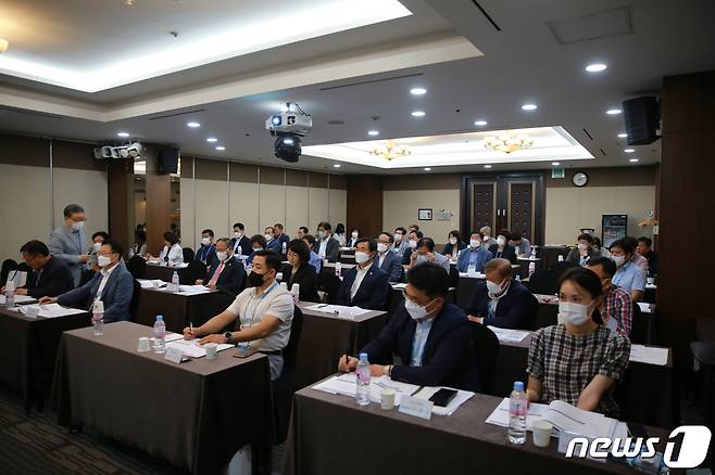 23일 대전 인터시티호텔에서 당선자들이 1일 오리엔테이션 교육을 받고 있다.(청양군 의회) © 뉴스1