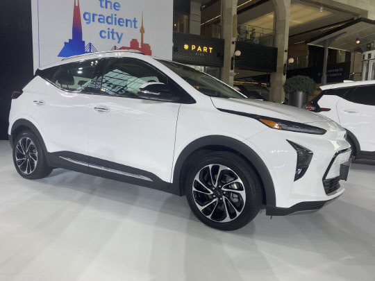 지난 22일 인천 중구 파라다이스시티에서 열린 'GM 브랜드 데이'에 공개된 쉐보레 볼트EUV. 장우진 기자