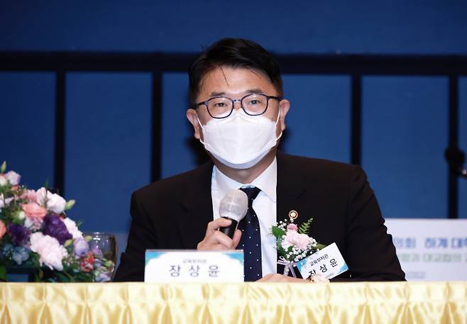 장상윤 교육부 차관이 23일 대구 수성구 인터불고호텔에서 열린 ‘한국대학교육협의회 하계 대학 총장 세미나’에서 발언하고 있다. 연합뉴스