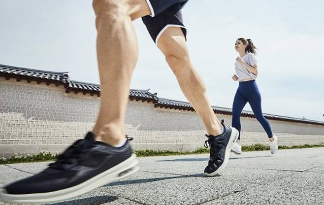 러닝화를 신은 모습 [헤럴드DB]