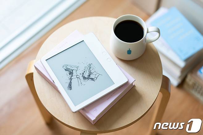 3년 만의 리디 전자책 단말기(이북리더기) 신제품 '리디페이퍼4' 2022.6.25/뉴스1 © News1 이기범 기자