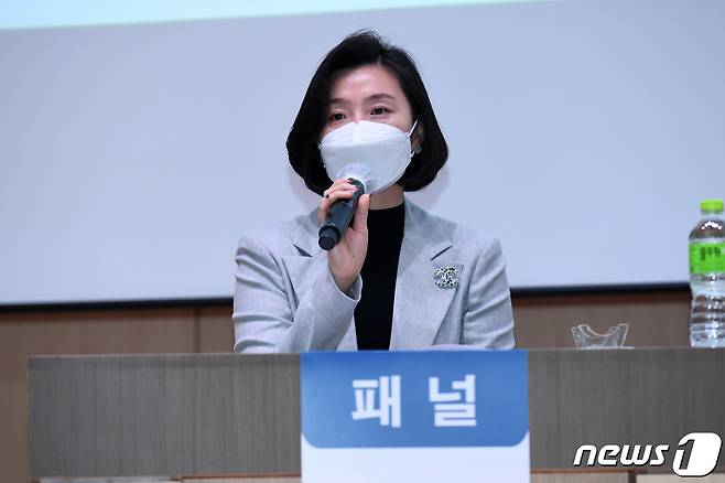 공정언론국민감시단이 개최한 ‘사이비 언론 어떻게 개선해 나갈 것인가’ 토론회에 패널로 참여해 발언하는 전현덕 구리시 홍보팀장.© 뉴스1