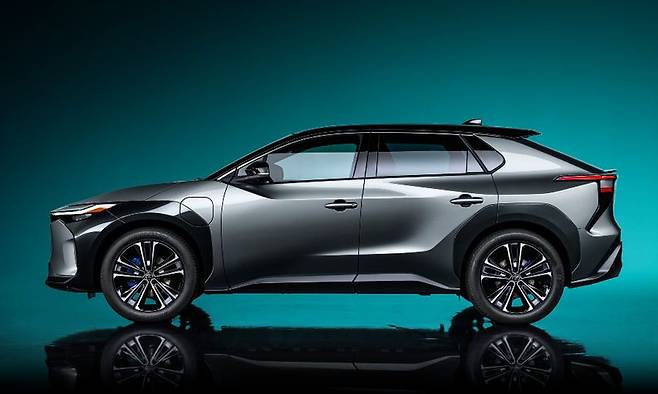 토요타 첫 순수 전기차 bZ4X[토요타 제공]