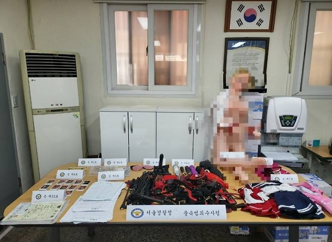 서울경찰청은 지난 24일 오후 11시께 서울 강남구 신사동 소재 한 클럽에서 음행매개 등 혐의로 업주 1명과 종업원 2명을 체포했다고 25일 밝혔다. [서울경찰청 제공]